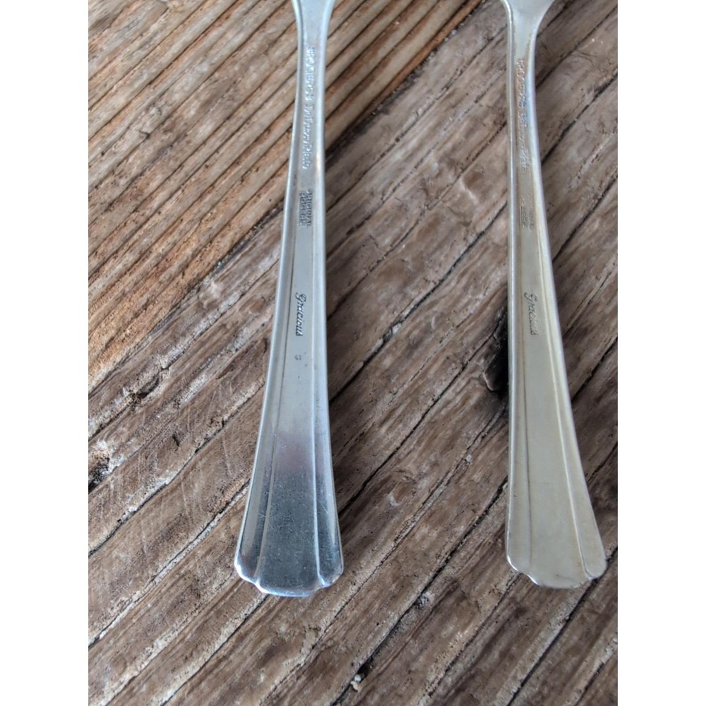 Rogers International Deluxe Silverplate Gracious 1 Butter Knife 1 Soup Spoon - Picture 11 of 13